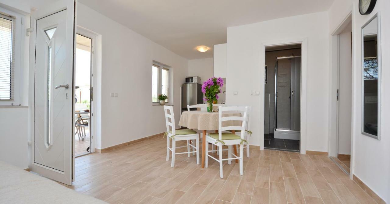 Apartmani Cesarec Basina Екстер'єр фото